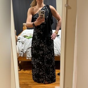 Long shoulder, black, and white size small dress